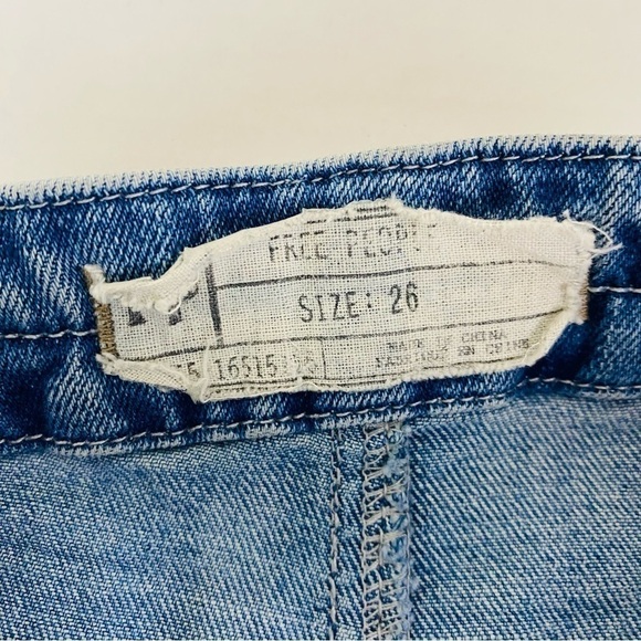 Free People Retro Exposed Button Fly Denim Shorts Size 26 - Picture 4 of 5